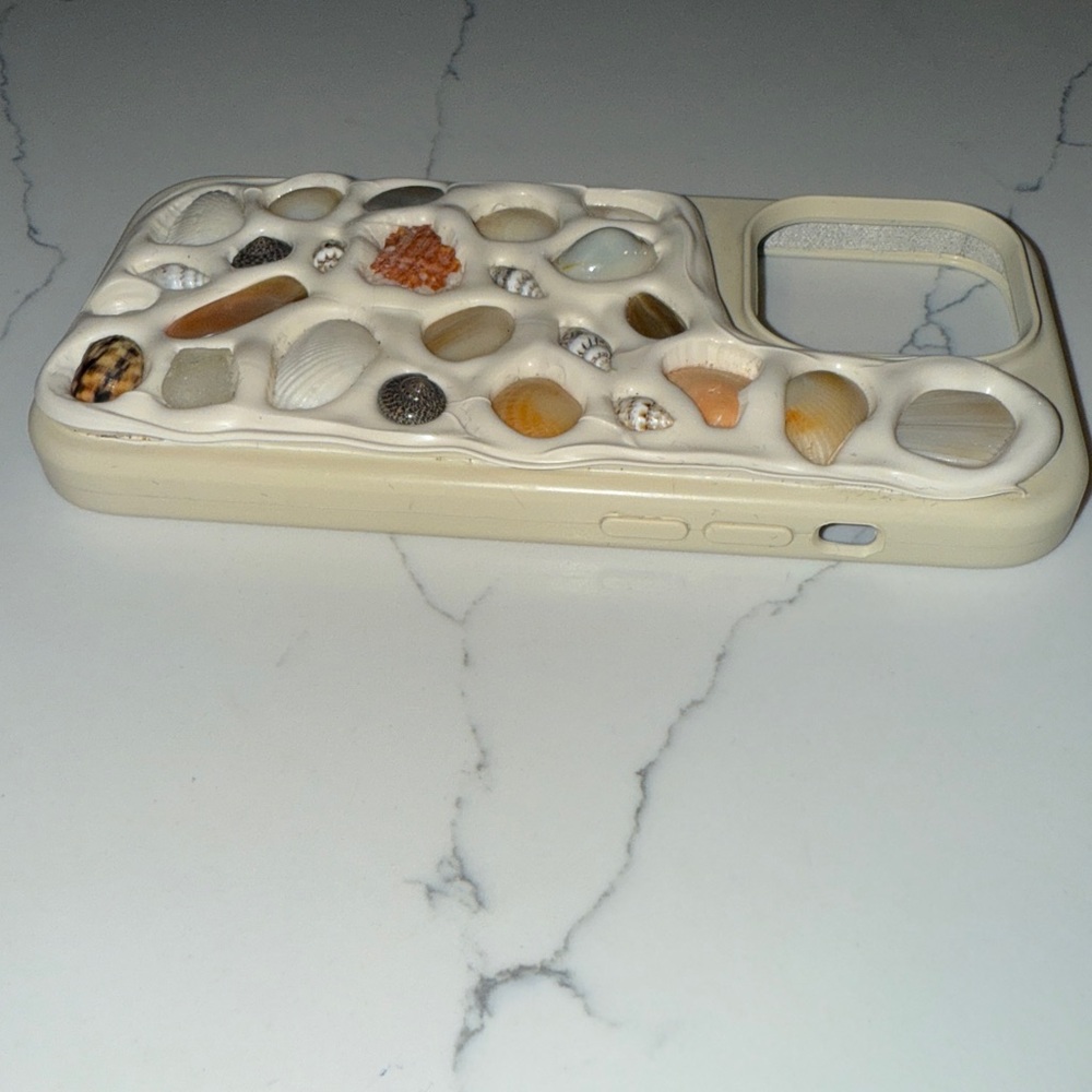 MEMOR Shell Pattern iPhone 14 PRO Case - Cream - Picture 6 of 11